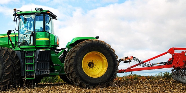 tractors and technology_2.jpg class=